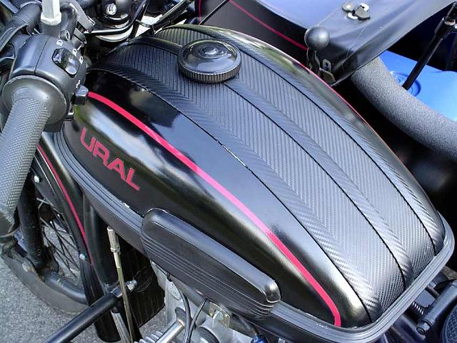 DSC07007.jpg - Gas Tank Carbon Fiber Cover